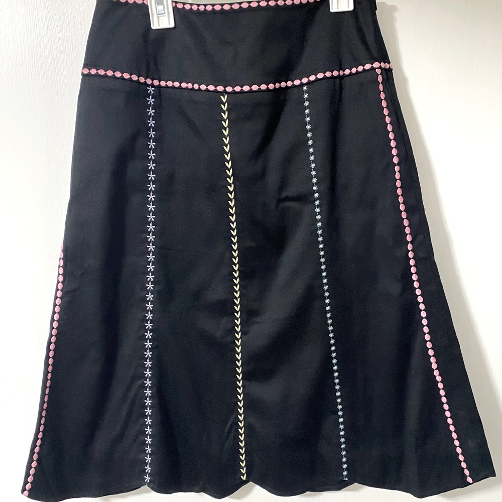 Harold’s Women’s Embroidered Skirt